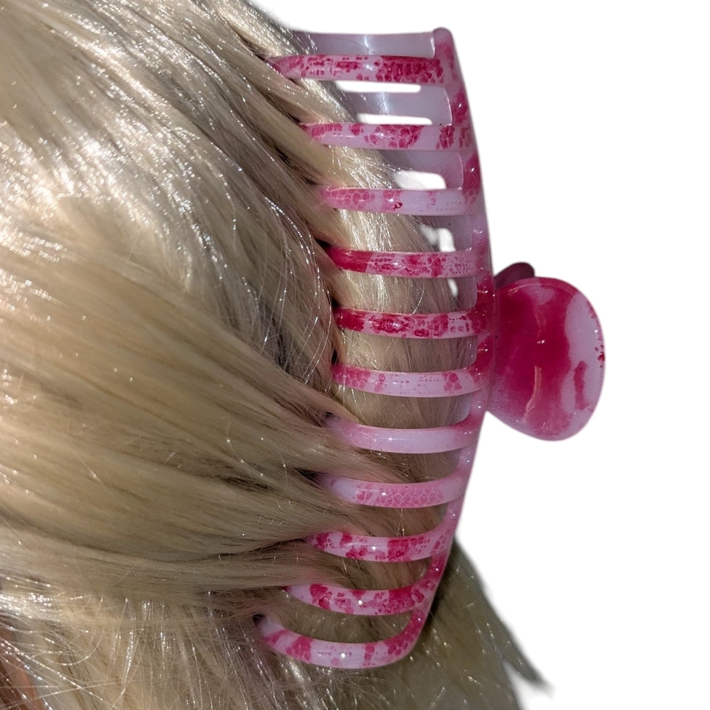 🍁 3/ $15 Boutique Claw Hair Clip